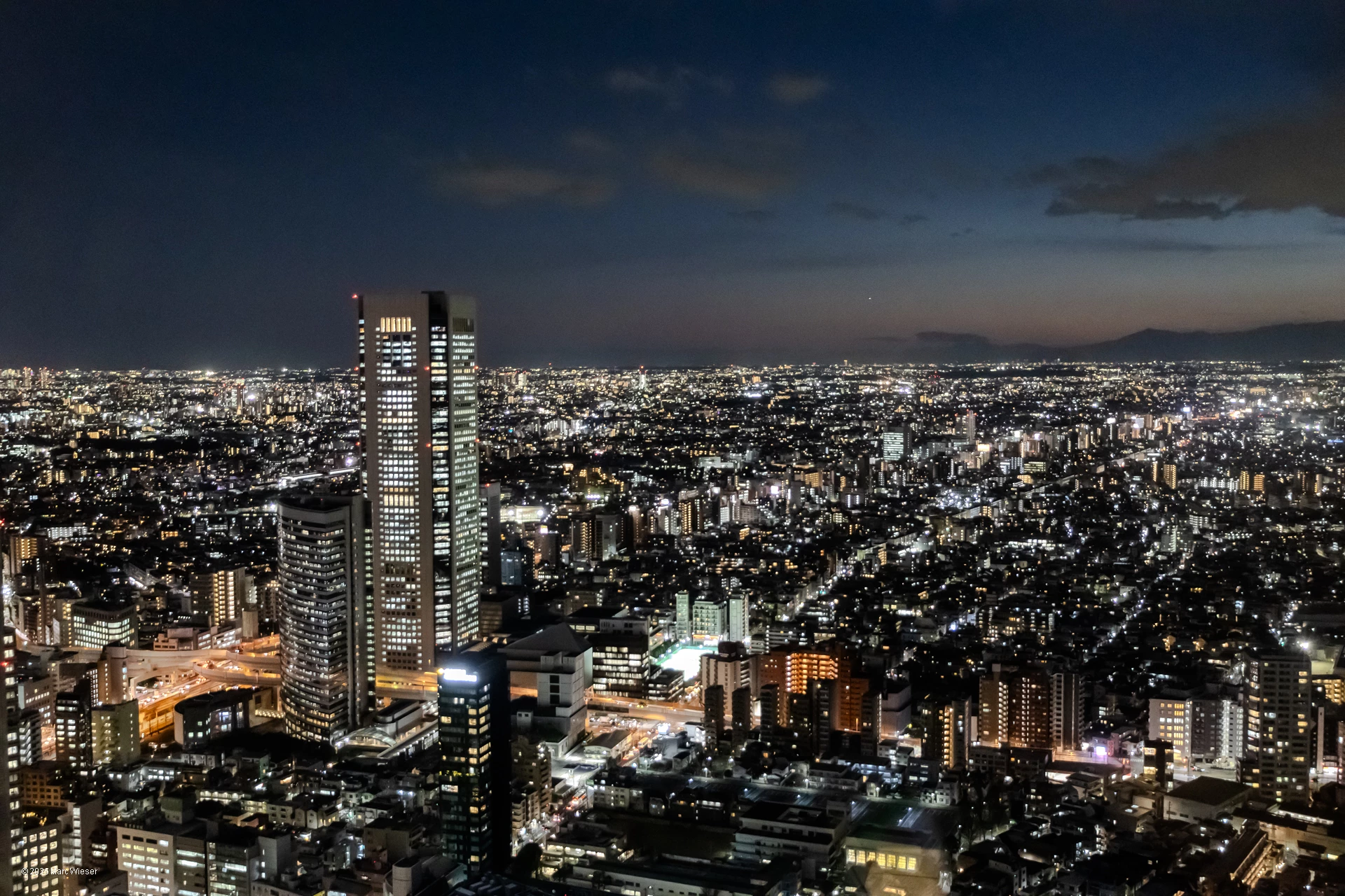 Vue sur la skyline Tokyoite de nuit du 60ème étage